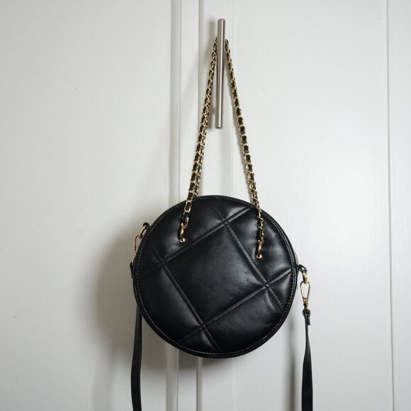 Quilted Circle Black Crossbody Bag – Gold Chain Detail - Picture 3 of 9